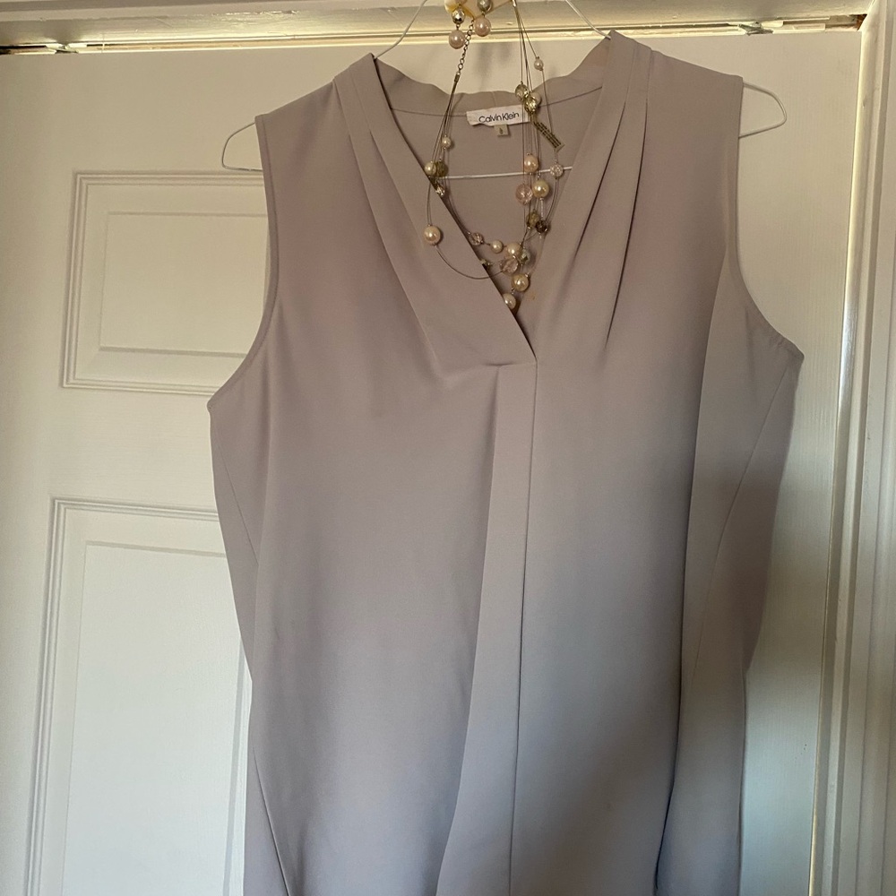 Calvin Klein Sleeveless Top in Light Gray; matching earring/necklace included